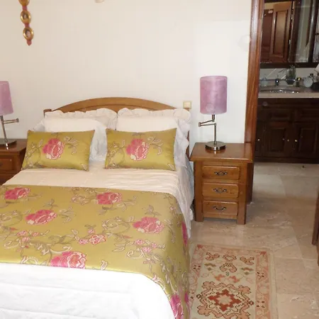 Casal Dos 5 بيت ضيافة Minde